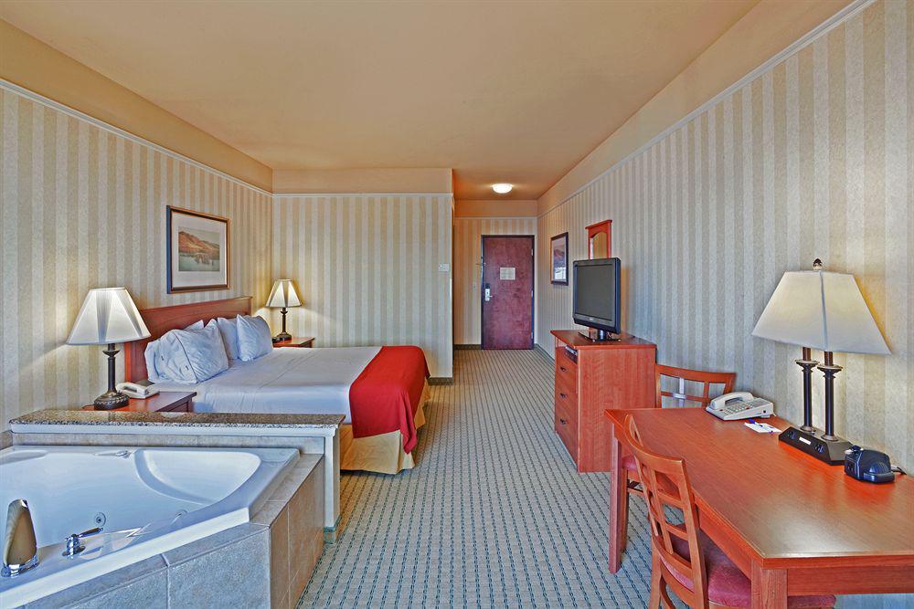Holiday Inn Express Hotel & Suites Astoria By Ihg Room photo