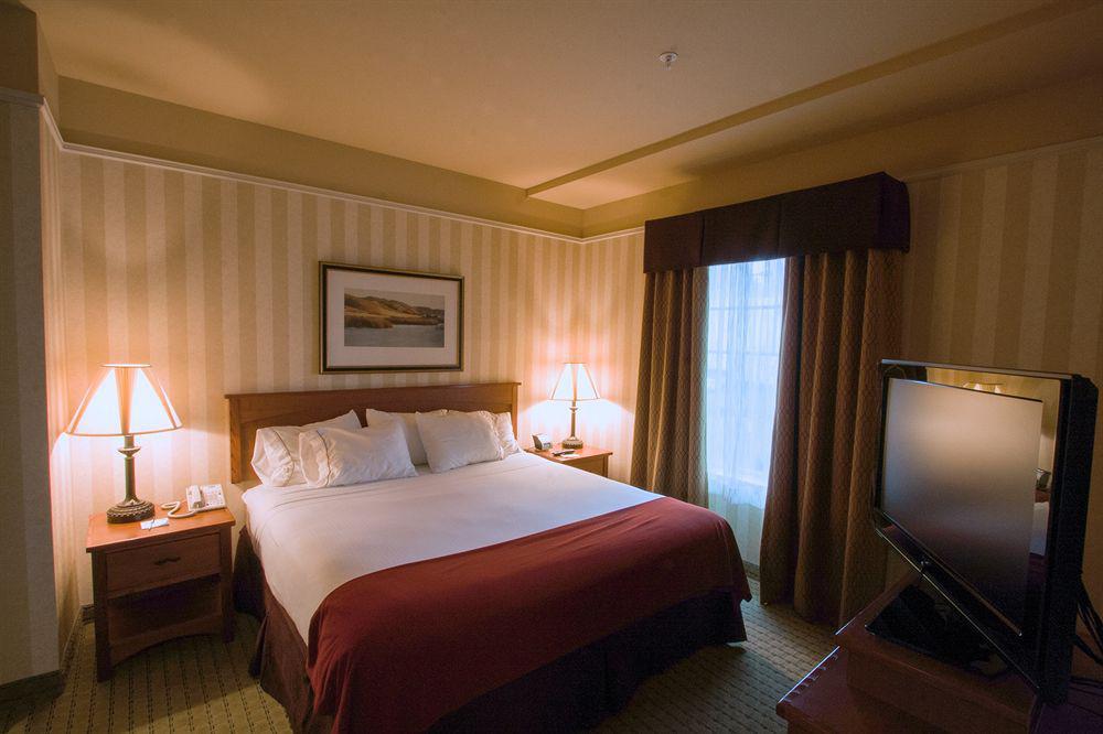 Holiday Inn Express Hotel & Suites Astoria By Ihg Exterior photo