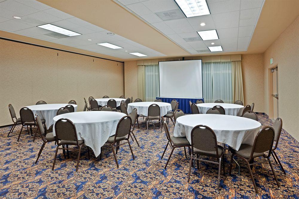 Holiday Inn Express Hotel & Suites Astoria By Ihg Exterior photo