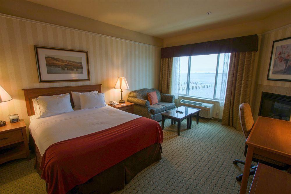 Holiday Inn Express Hotel & Suites Astoria By Ihg Exterior photo