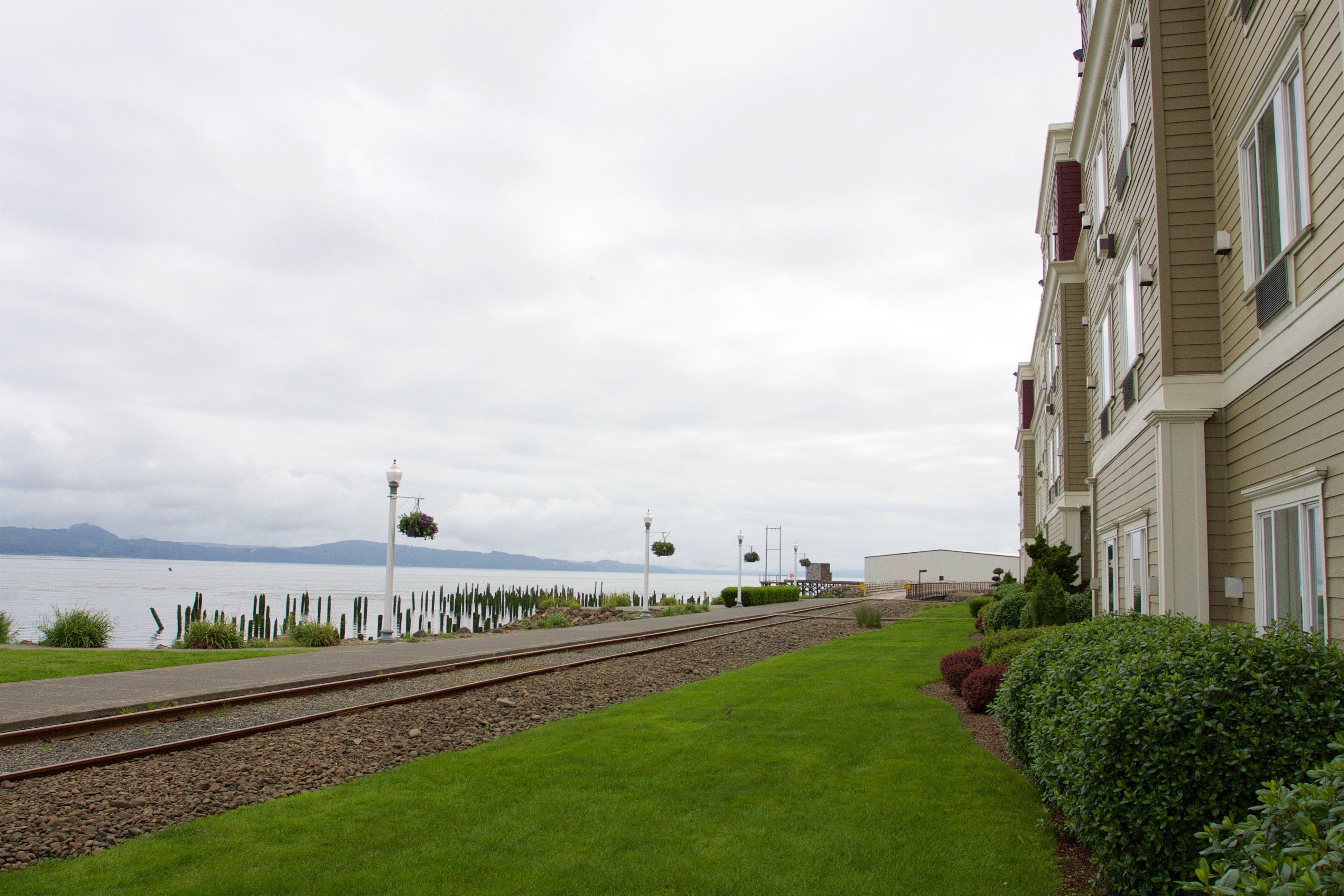 Holiday Inn Express Hotel & Suites Astoria By Ihg Exterior photo